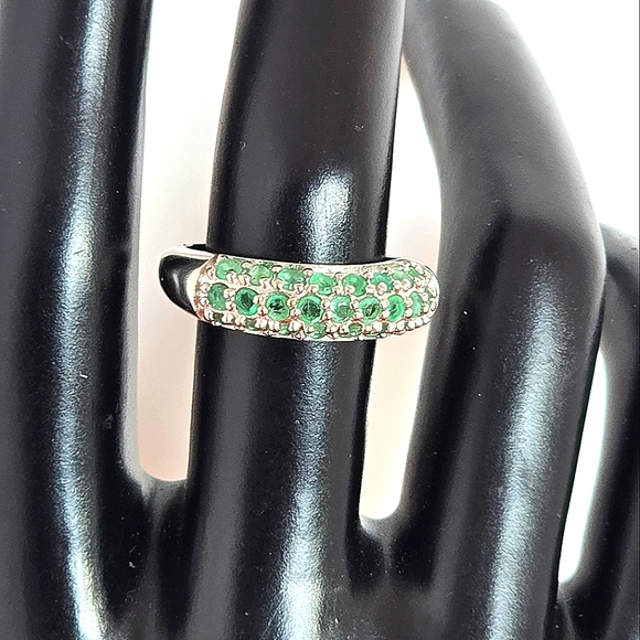 925 Sterling Silver Ring Sz 7.5 with Natural Emerald 2mm Gemstone - Picture 5 of 9